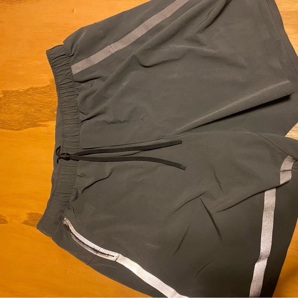 Grey Lululemon Men’s Running Shorts Medium - Picture 3 of 3